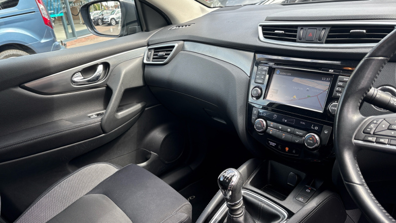 Nissan Qashqai 1.2 DiG-T N-Connecta 5dr Petrol Hatchback